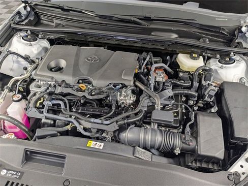 Used 2025 Toyota Camry SE image 32
