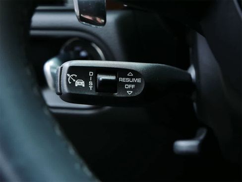 Used 2023 Porsche Macan Turbo image 18