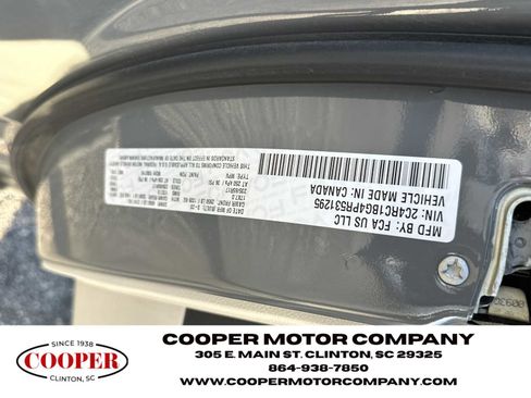 Used 2023 Chrysler Pacifica Touring-L image 28