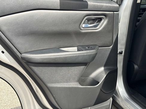 Certified 2024 Nissan Rogue SV FWD image 12