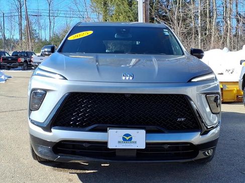 Used 2025 Buick Enclave Sport Touring image 27