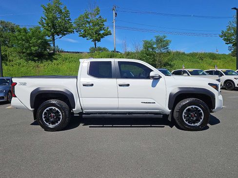 Used 2024 Toyota Tacoma TRD Off-Road w/ TRD Off Road Premium Package AWD/4WD image 8