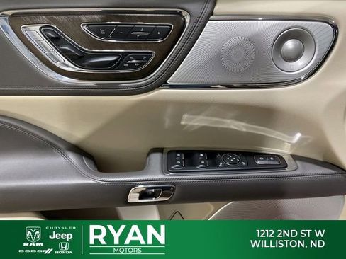 Used 2019 Lincoln Continental Reserve image 25