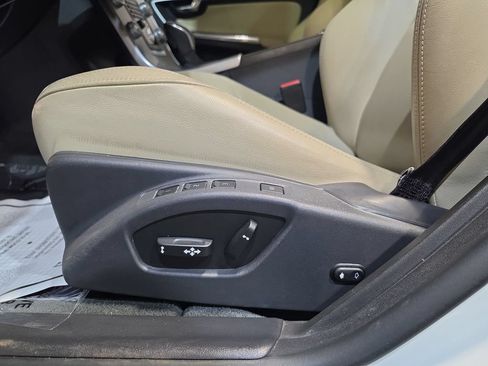 Used 2018 Volvo S60 T5 Inscription Platinum w/ Climate Package AWD/4WD image 14