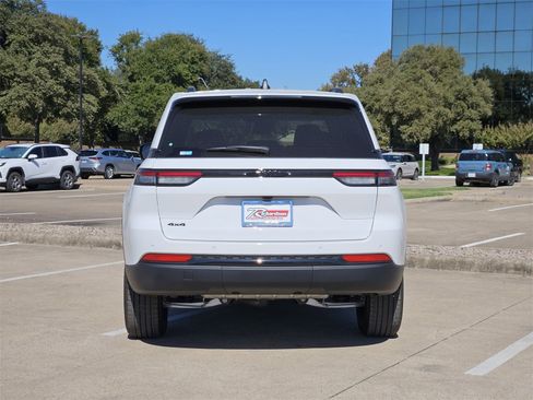 New 2025 Jeep Grand Cherokee Altitude image 5