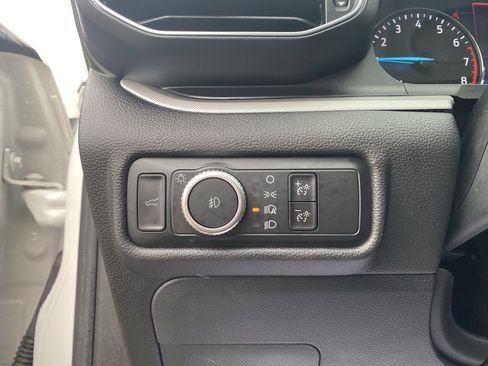 Used 2022 Ford Explorer XLT w/ Equipment Group 202A image 6