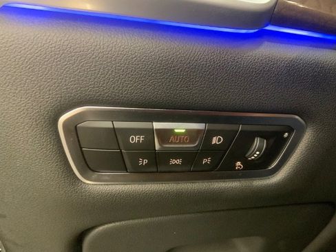 Used 2022 BMW X6 xDrive40i w/ M Sport Package image 29