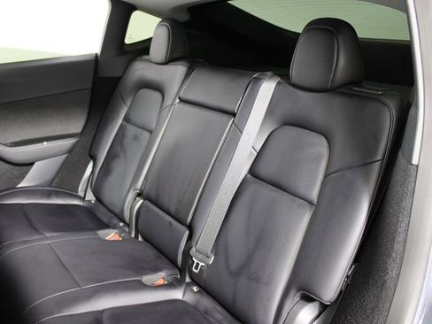 Used 2023 Tesla Model Y Performance image 19