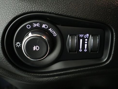 Used 2023 Jeep Renegade Latitude w/ Premium Group AWD/4WD image 33