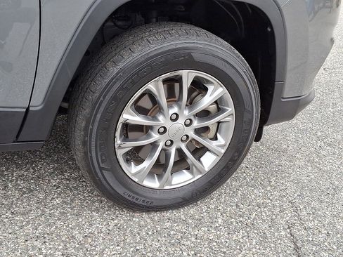 Used 2021 Jeep Cherokee Latitude Lux w/ Comfort/Convenience Group image 30