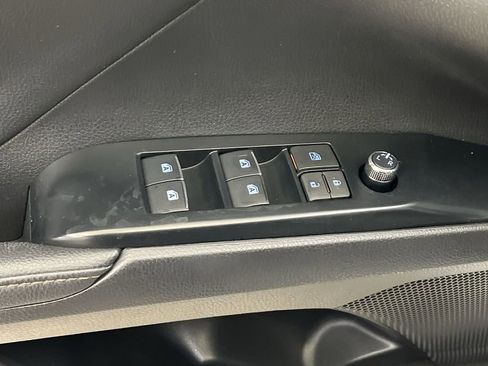 Used 2020 Toyota Camry XLE image 13