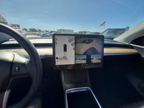 Used 2022 Tesla Model Y Long Range AWD/4WD image 12