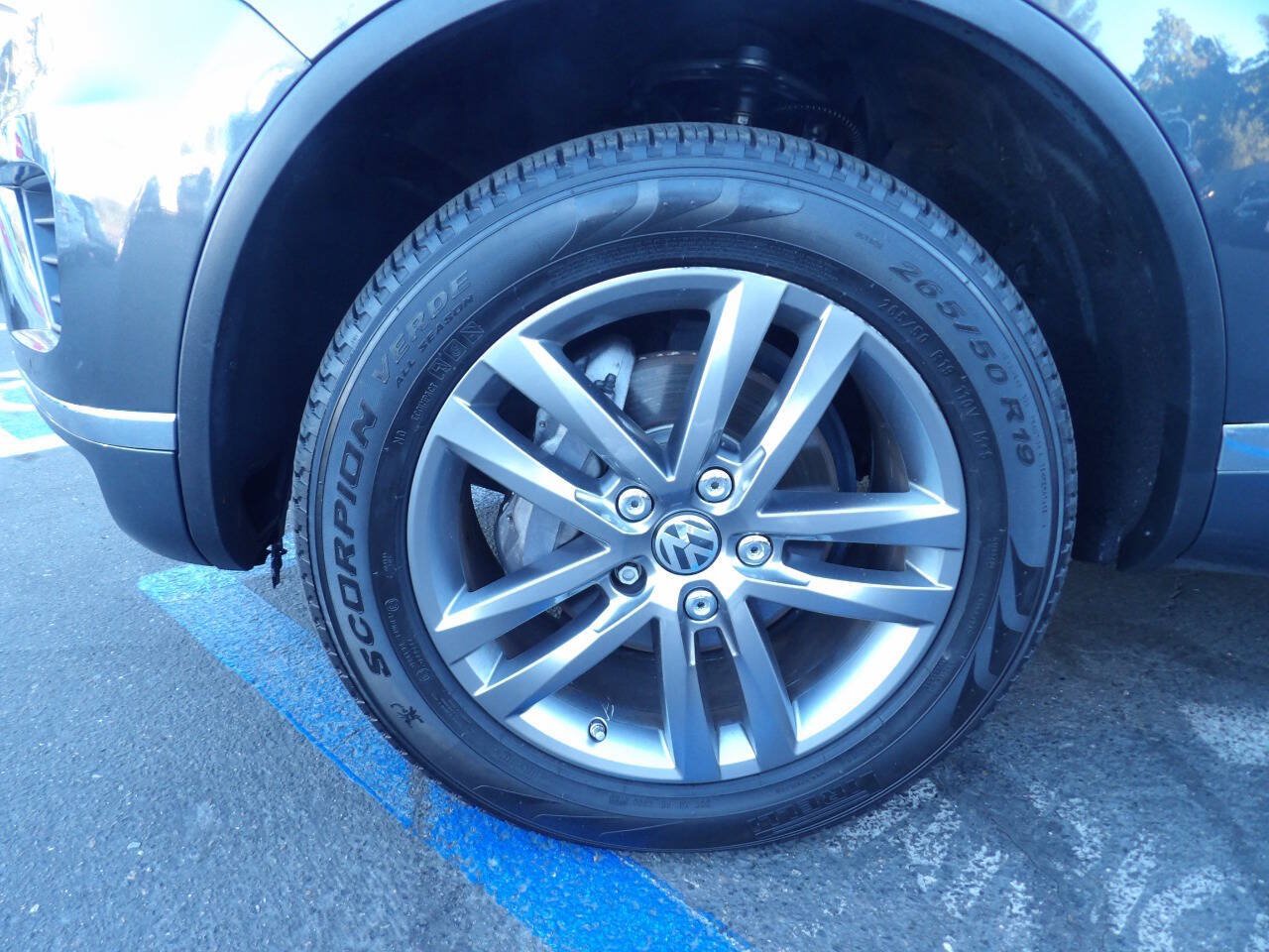 Used 2016 Volkswagen Touareg VR6 AWD/4WD image 16
