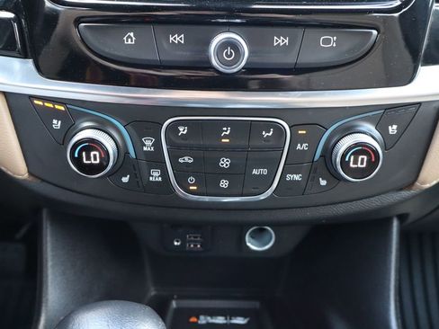Used 2022 Chevrolet Traverse Premier AWD/4WD image 11