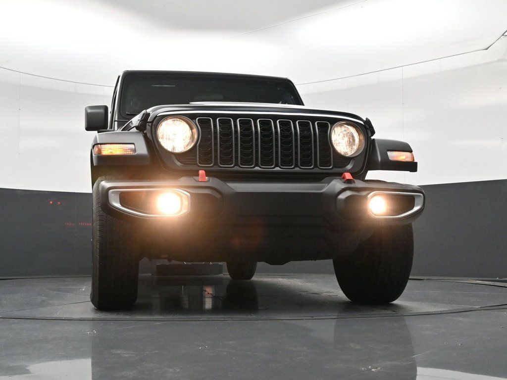 Used 2025 Jeep Gladiator Sport AWD/4WD image 21