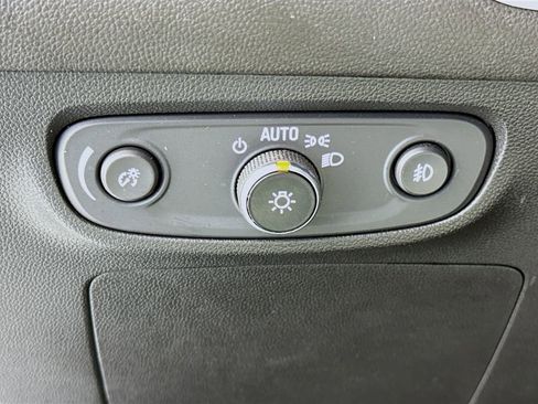 Used 2021 Buick Encore GX Select image 10