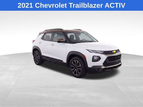 Used 2021 Chevrolet TrailBlazer ACTIV w/ Convenience Package image 2
