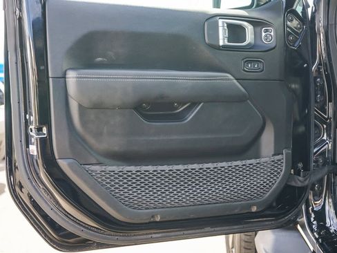 Used 2023 Jeep Wrangler Sahara image 18