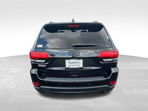 Used 2019 Jeep Grand Cherokee Laredo AWD/4WD image 4