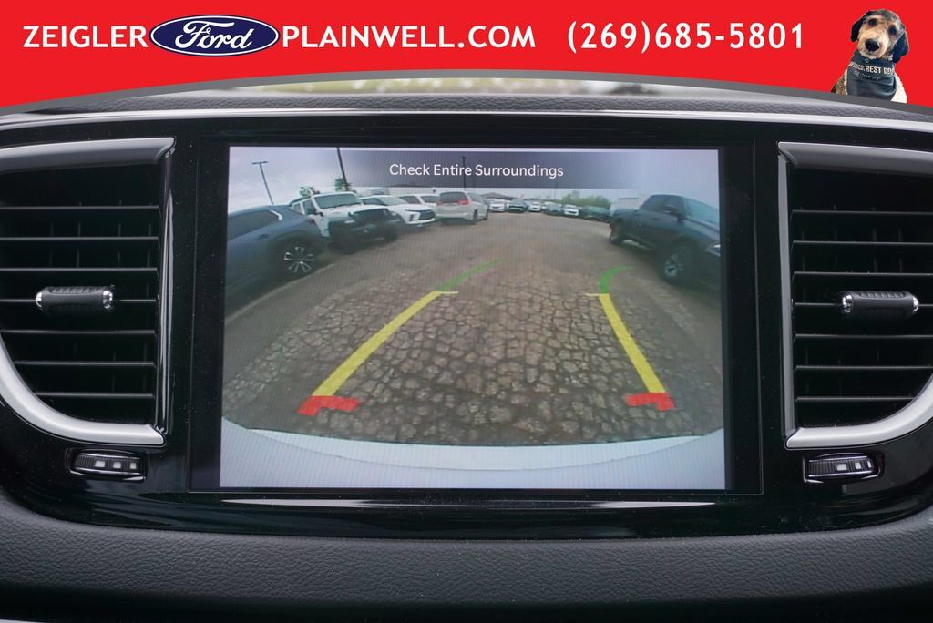 Used 2024 Chrysler Pacifica Touring-L FWD image 22