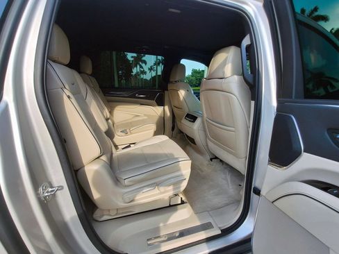 Used 2021 Cadillac Escalade ESV Premium Luxury w/ Performance Package RWD image 16