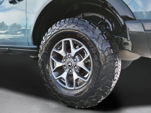 Used 2023 Ford Bronco Badlands image 28