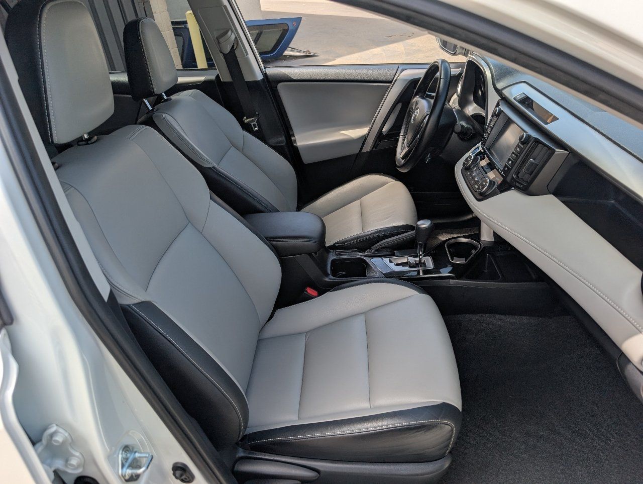 Used 2016 Toyota RAV4 Limited w/ Advanced Technology Package AWD/4WD image 8