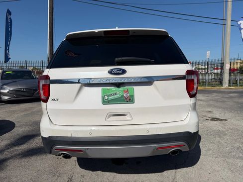 Used 2017 Ford Explorer XLT w/ Equipment Group 202A FWD image 5