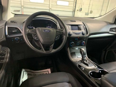Used 2018 Ford Edge SE image 4