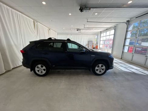 Used 2021 Toyota RAV4 XLE AWD/4WD image 9
