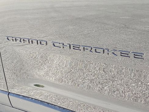 New 2025 Jeep Grand Cherokee Altitude image 9