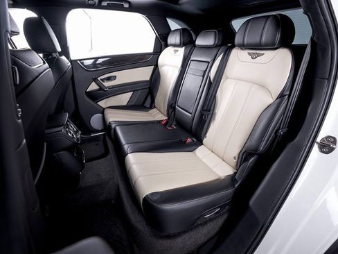 Used 2019 Bentley Bentayga image 22