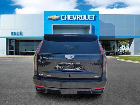 Used 2022 Cadillac Escalade ESV Sport w/ Touring Package AWD/4WD image 4