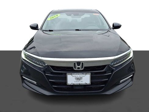 Used 2019 Honda Accord Touring image 2