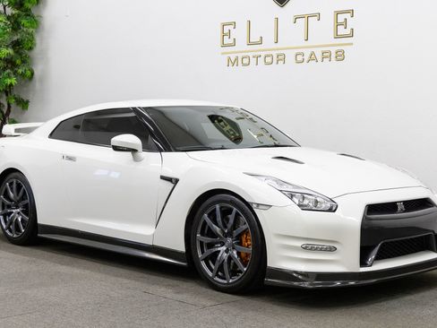 Used 2016 Nissan GT-R Premium AWD/4WD image 9
