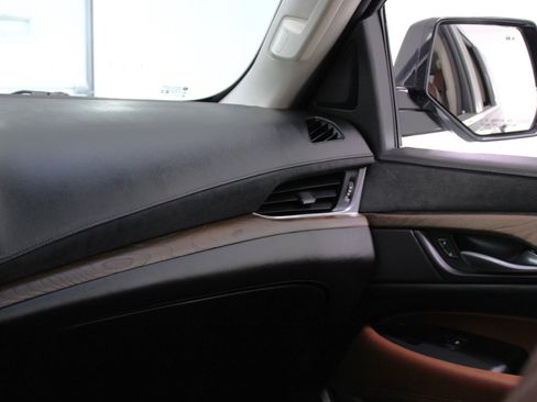 Used 2018 Cadillac Escalade Luxury image 61