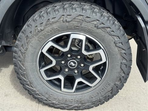 Used 2022 Ford Bronco Black Diamond image 8