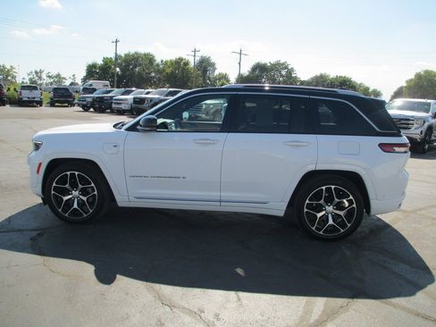 Used 2023 Jeep Grand Cherokee Summit image 9