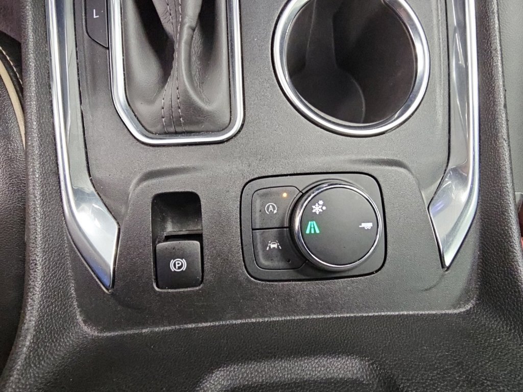 Used 2023 Chevrolet Traverse Premier FWD image 24