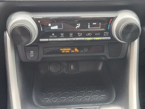 Used 2021 Toyota RAV4 LE FWD image 19