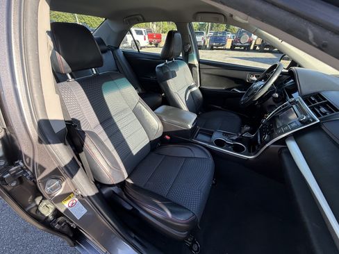 Used 2015 Toyota Camry SE FWD image 14