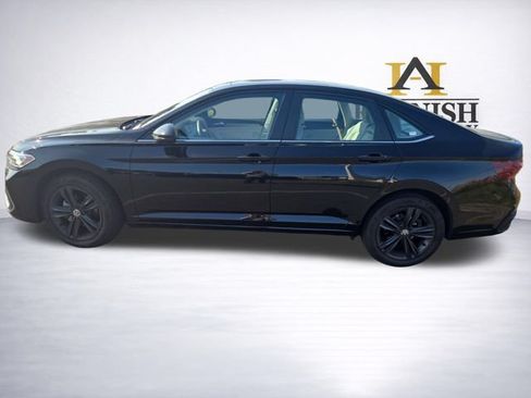 Used 2023 Volkswagen Jetta SE FWD image 4