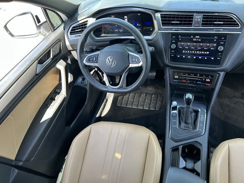 Used 2023 Volkswagen Tiguan SE FWD image 13