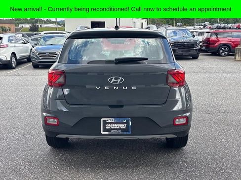 Used 2024 Hyundai Venue SEL FWD image 25