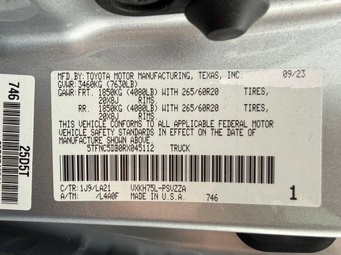 Used 2024 Toyota Tundra Platinum AWD/4WD image 31
