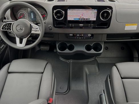 Used 2024 Mercedes-Benz Sprinter 2500 image 12