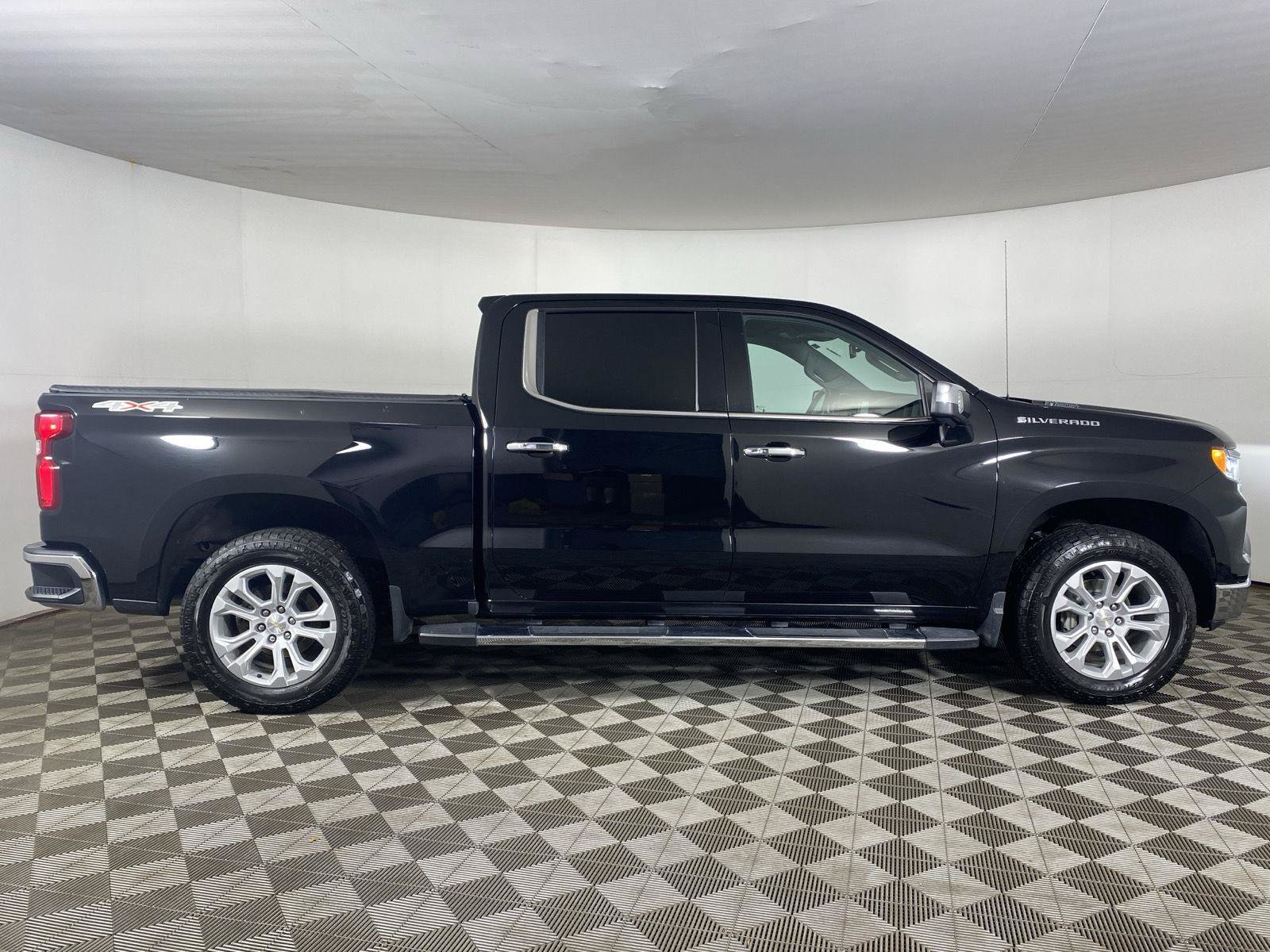 Used 2023 Chevrolet Silverado 1500 LTZ w/ LTZ Convenience Package II AWD/4WD image 8