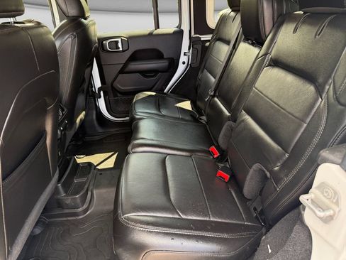 Used 2020 Jeep Wrangler Unlimited Sahara AWD/4WD image 33