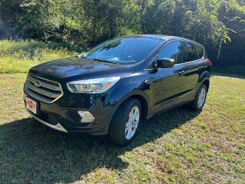 Used 2019 Ford Escape SE image 1