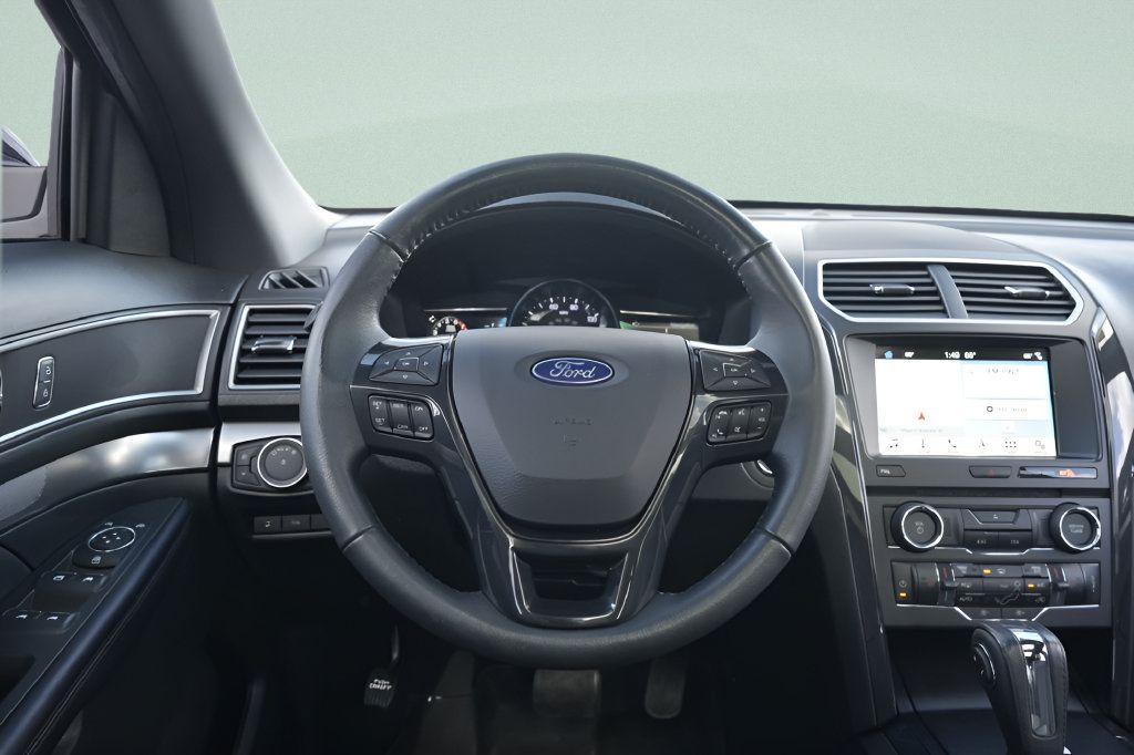 Used 2018 Ford Explorer XLT w/ Equipment Group 202A AWD/4WD image 18